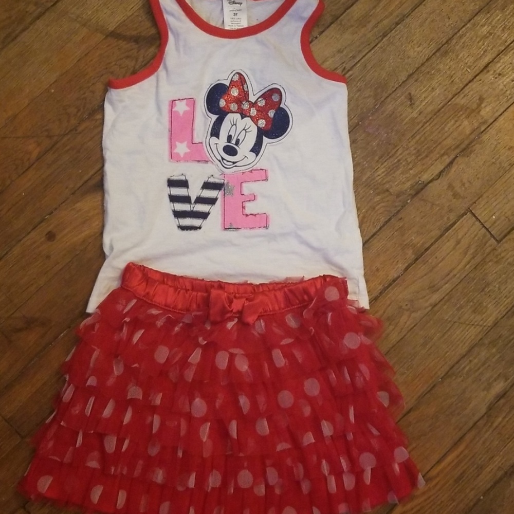 Minnie Mouse matching outfit